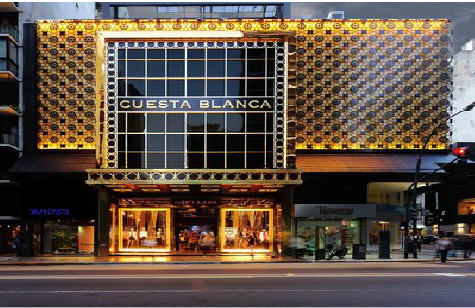 东山门头设计与商业空间的纽带。